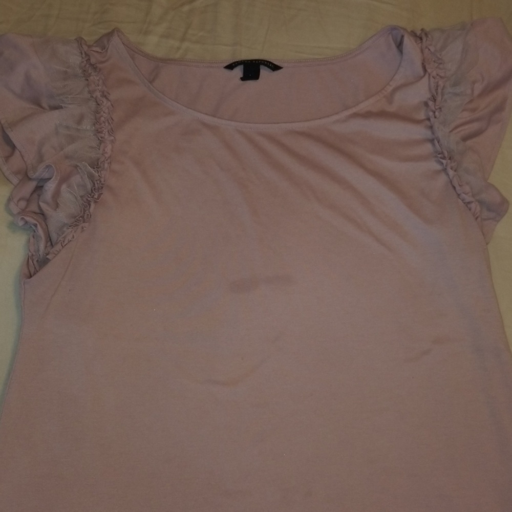 Tee with ruffled sleeves